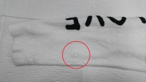 白色パーカー穴修理